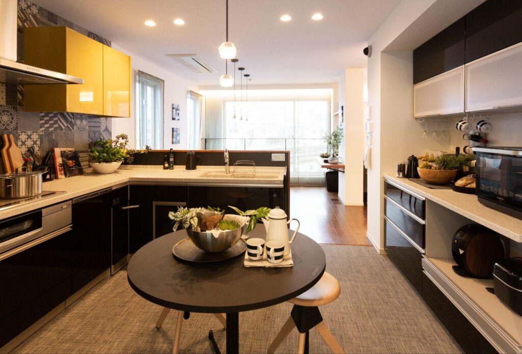 壁付けキッチンのメリット 省スペースと料理への集中