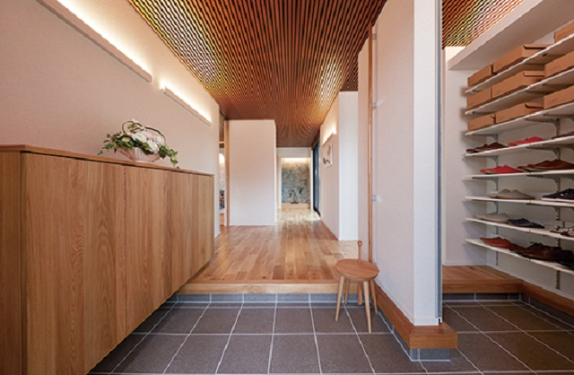 玄関間取り実例【コンパクトでも大容量収納を実現】