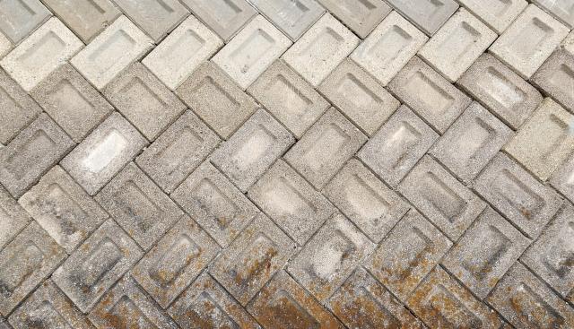 特徴9:擁壁(ようへき)にひび割れがあり、安全性が確保されていない