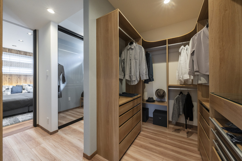 【子育て・共働き夫婦向け】コートも鞄も一括管理！リビングが散らかない動線