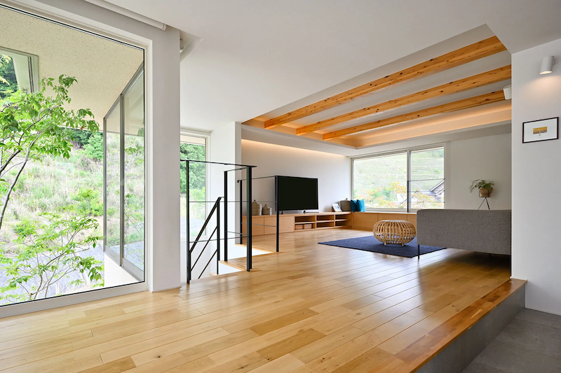 スキップフロアや2階リビングで実現する明るさとプライバシーの確保