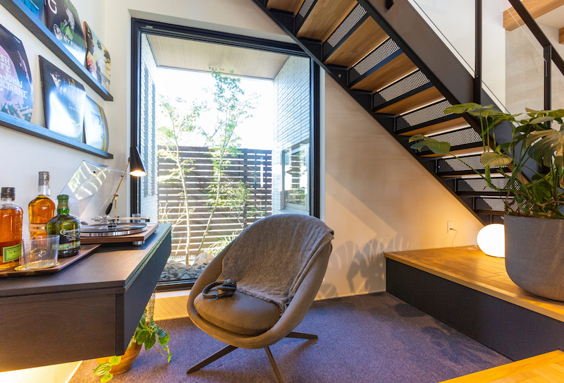 スキップフロアやロフトを活用して収納力と遊び心をプラスする